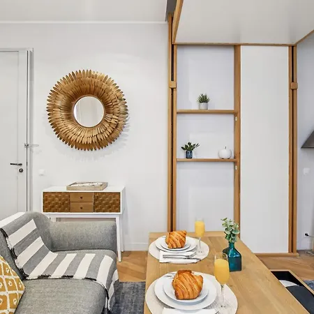 Apartment Eiffel Tower & Champs-elysees - Vacation Paris